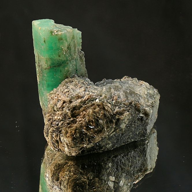 Main Image Beryl var. Emerald, Brazil.